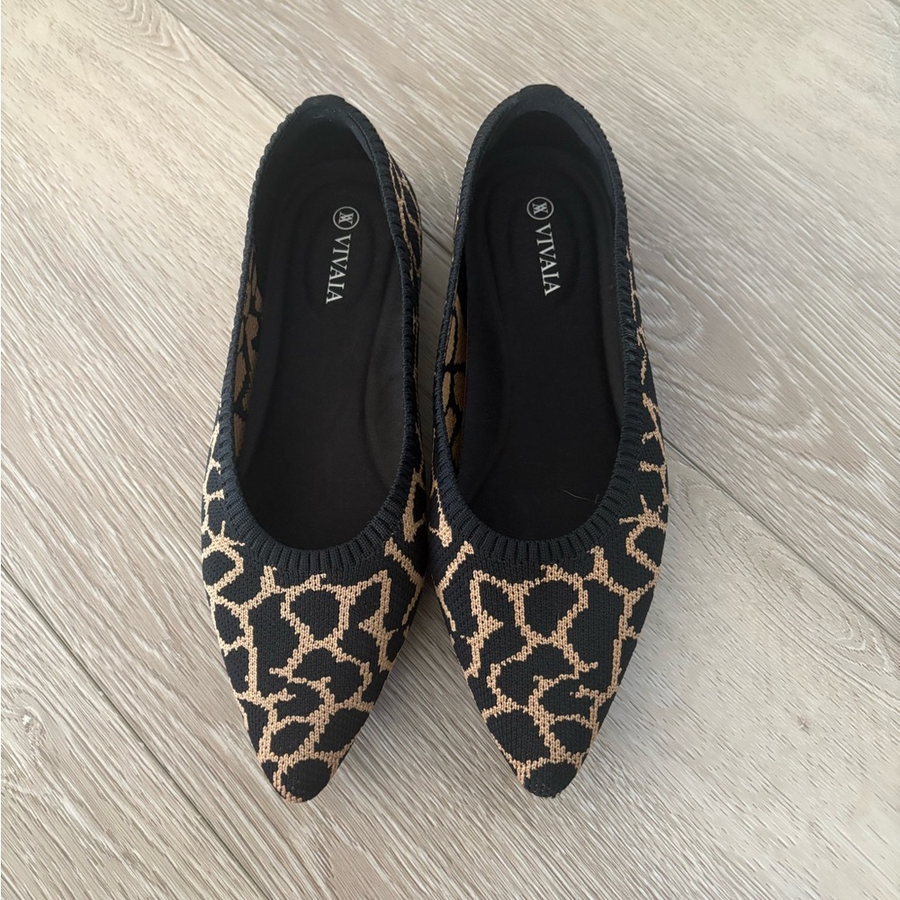 VIVAIA Tamia Pointed Tow Animal Print Flat, Size 37.5 (US 7)